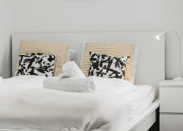 Modern Near Center 1br Διαμέρισμα *